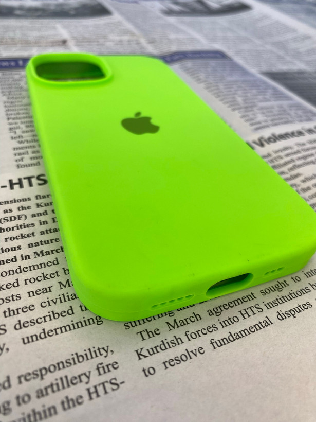 iphone 16 Pro Maxسیلیکونی سبز فسفری اورجینال زیر بسته