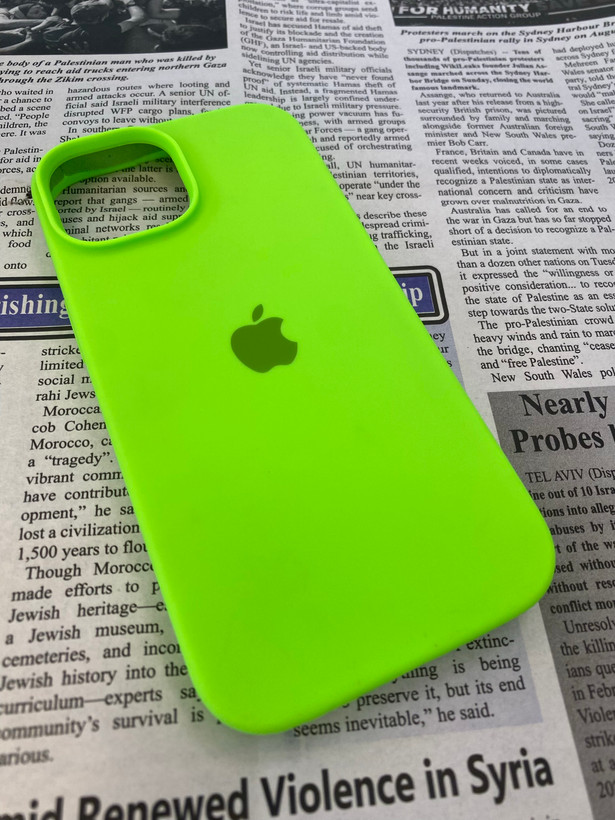 iphone 16 Pro Maxسیلیکونی سبز فسفری اورجینال زیر بسته